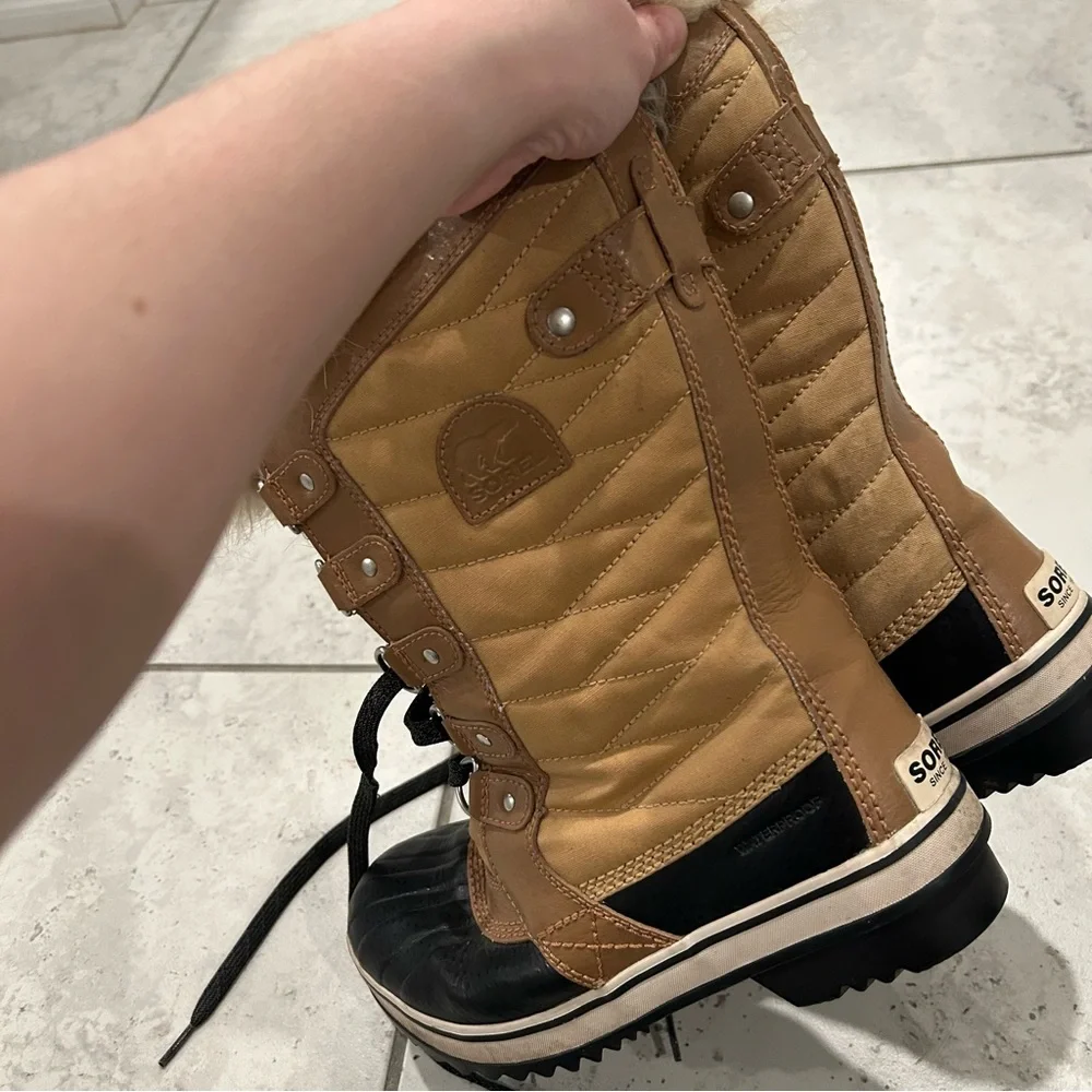 Sorel Tofino II Faux Fur Lined Waterproof Boots SIZE‎ 6